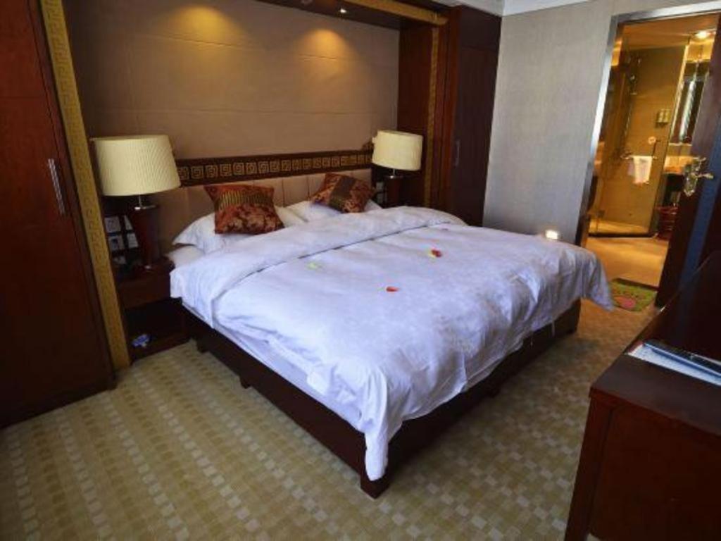 ליג'יאנג Golden Spring Hotel Lijiang מראה חיצוני תמונה
