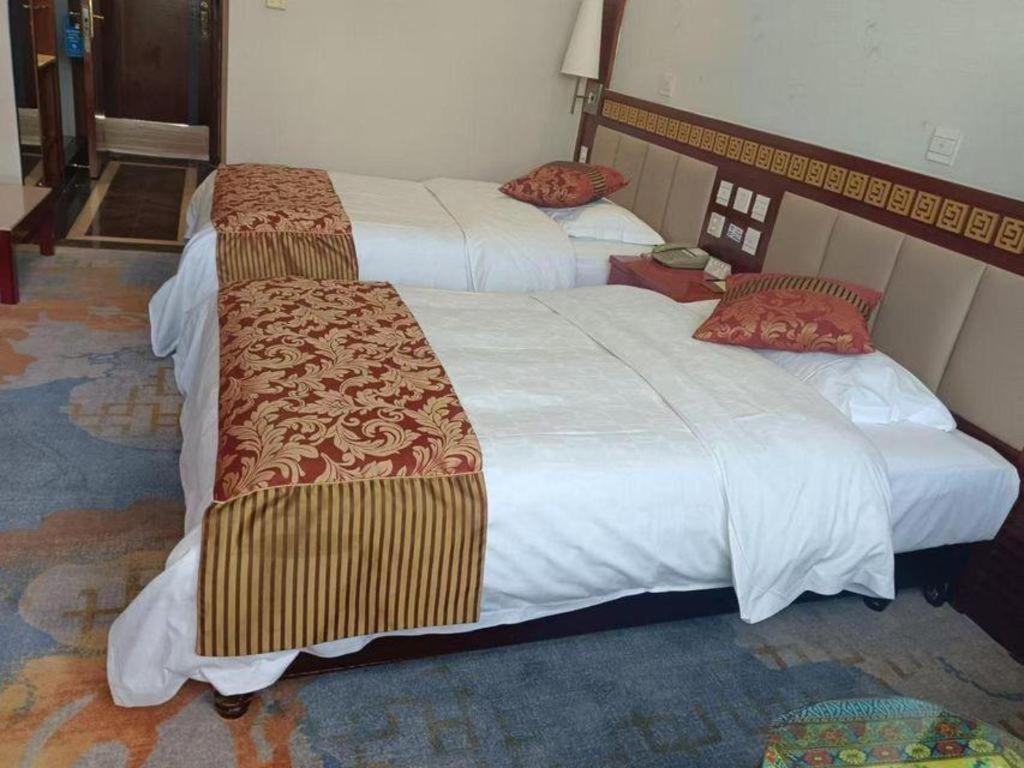 ליג'יאנג Golden Spring Hotel Lijiang מראה חיצוני תמונה